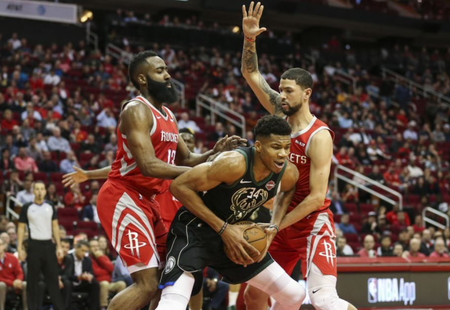 华体会hth-重返赛场引爆全场！，莱万多夫斯基意外战胜雄鹿观众掌声雷动-华体会hth